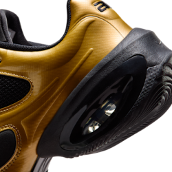 Nike Air Max Muse - Modèle féminin avec unité Air visible pour un style décontracté