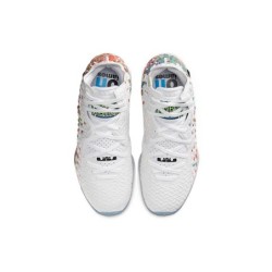 Nike LeBron 17 - Design Distinctif Célébrant l'Héritage de LeBron